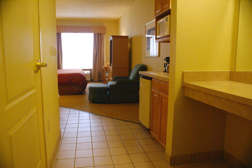 Lexington Inn & Suites Columbus-Polaris Room photo