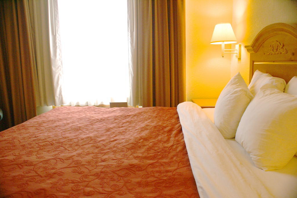 Lexington Inn & Suites Columbus-Polaris Room photo